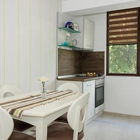 Chayka Charm Cozy 1bd In By Flat Mаnager شقة فارنا